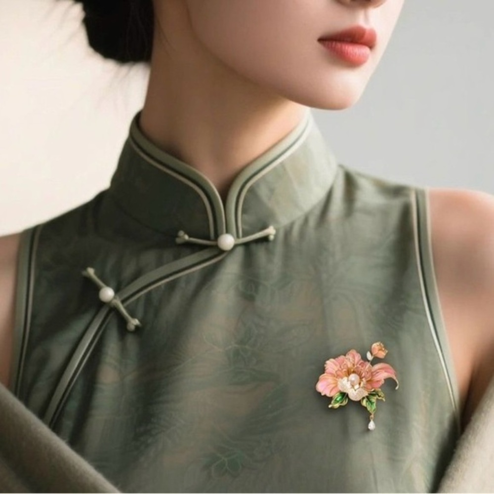 Timeless Bloom – Vintage Style Pink Pearl‎ Flower Brooch for Elegance new